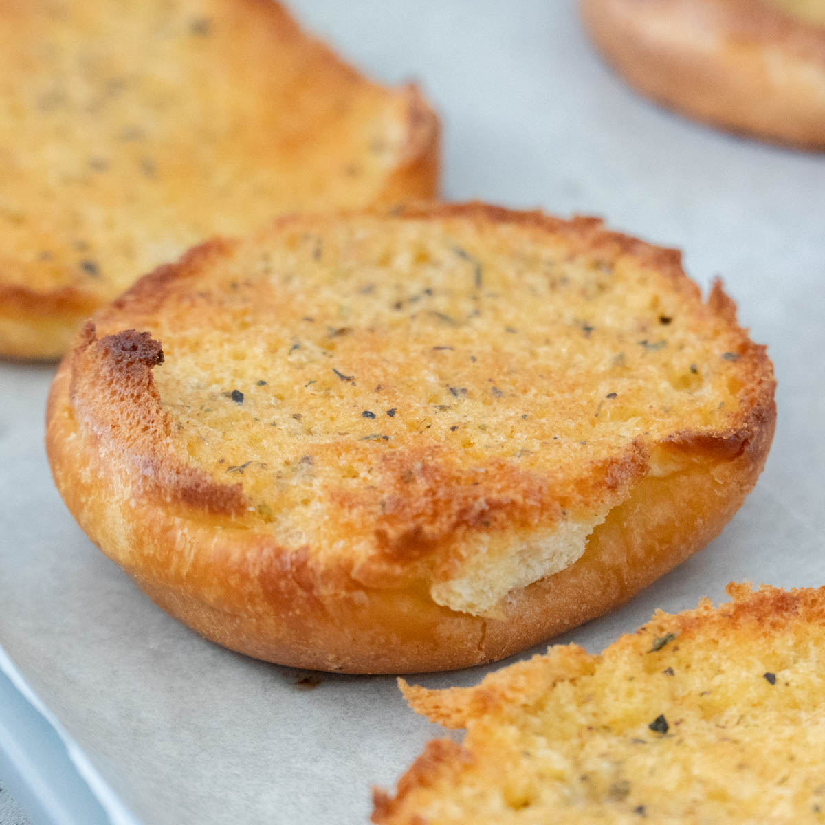 Easy Garlic Toast Using Hamburger Buns It Starts With Protein   HamburgerBunGarlicBread 1 